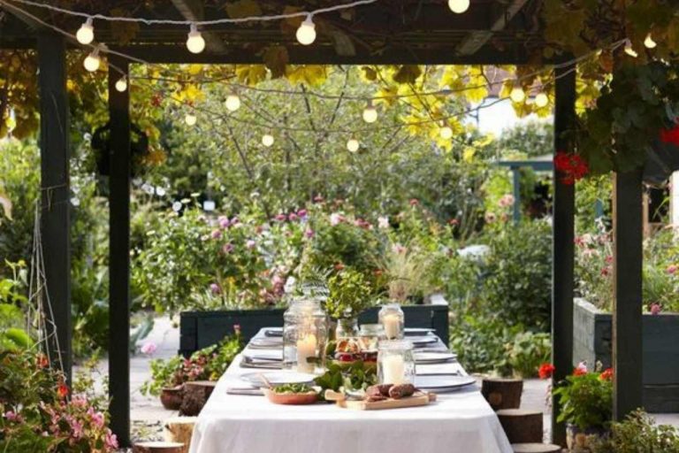 Our DIY festoon and fairy lights are perfect as a cost-effective solution for you commercial party.